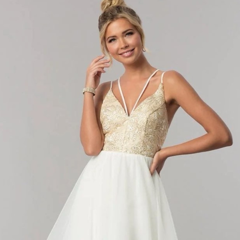 Elegant Ivory Tulle Prom Dress with Champagne Lace Bodice